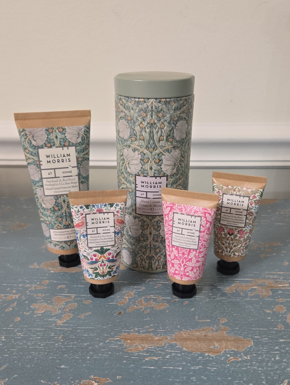 William Morris At Home Vegan Handcream - Patchouli And Red Berry
